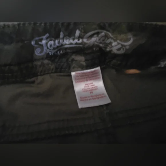 Women's Camo Capri Pants - Picture 3 of 4